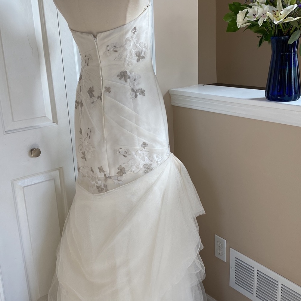Galina wedding dress size 6 - Picture 12 of 14